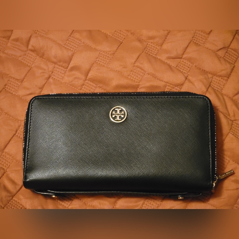 Tory Burch Travel / ORGANIZER Wallet (GUC)
